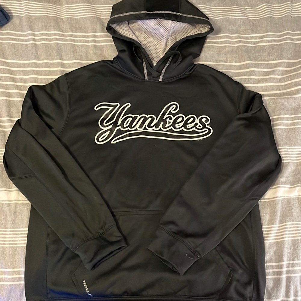 Nike Yankees Therma Fit sweatshirt